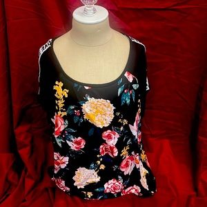 Women’s floral print scoop neck short sleeved t shirt